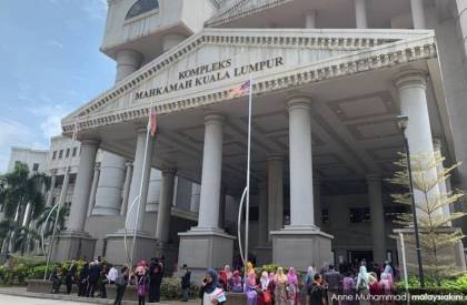 ফেসবুকে মালয়েশিয়ার স/ন্ত্রা/সী গোষ্ঠীর কার্যকলাপ প্রচারের দায়ে ১  বাংলাদেশির ১০ বছরের কারাদণ্ড।