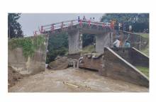 বৃষ্টি না দূর্নীতির তোড়ে ভেঙ্গে গেল  ব্রীজ ?