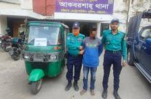 উদ্ধারকৃত সিএনজিসহ গ্রেফতার চক্রের সদস্য