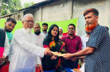 আলফাডাঙ্গায় অগ্নিকাণ্ডে ক্ষতিগ্রস্তদের পাশে দাঁড়ালেন এমপি ড. ইলিয়াস মোল্লা