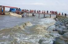 হাতিয়ার সঙ্গে সারাদেশের নৌ-যোগাযোগ বন্ধ